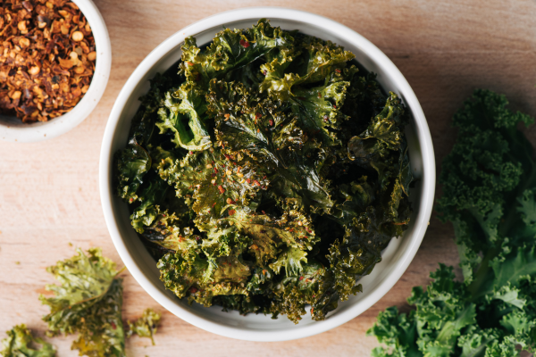 Cheesy Cashew Kale Chips